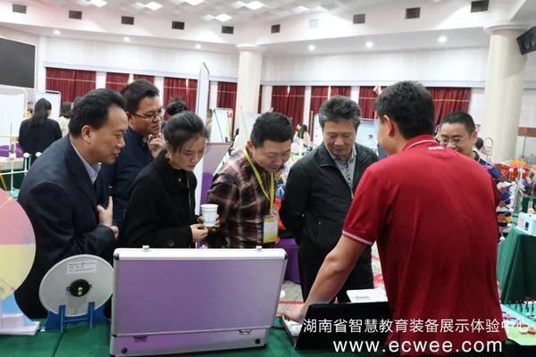 2019年中小学教师优秀自制教具展评活动4.jpg