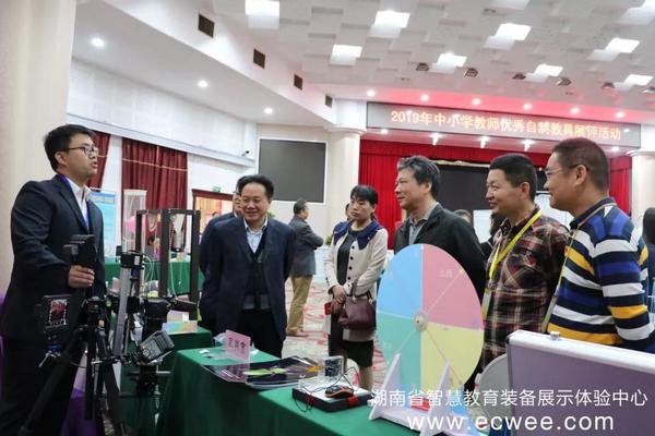 2019年中小学教师优秀自制教具展评活动3.jpg